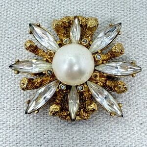 Vintage Rhinestone‎ and Faux Pearl Brooch Gold Tone Floral Mid Century Retro